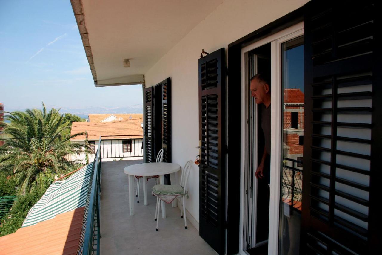 Apartments Valerija Supetar Exterior photo