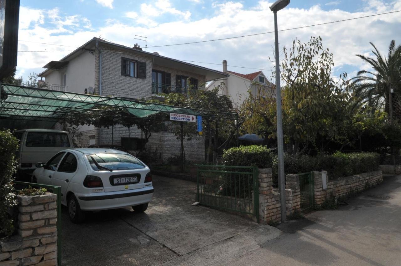 Apartments Valerija Supetar Exterior photo